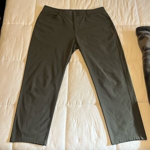Vuori Meta Pant 34x30 cropped pant in Dark Oregano